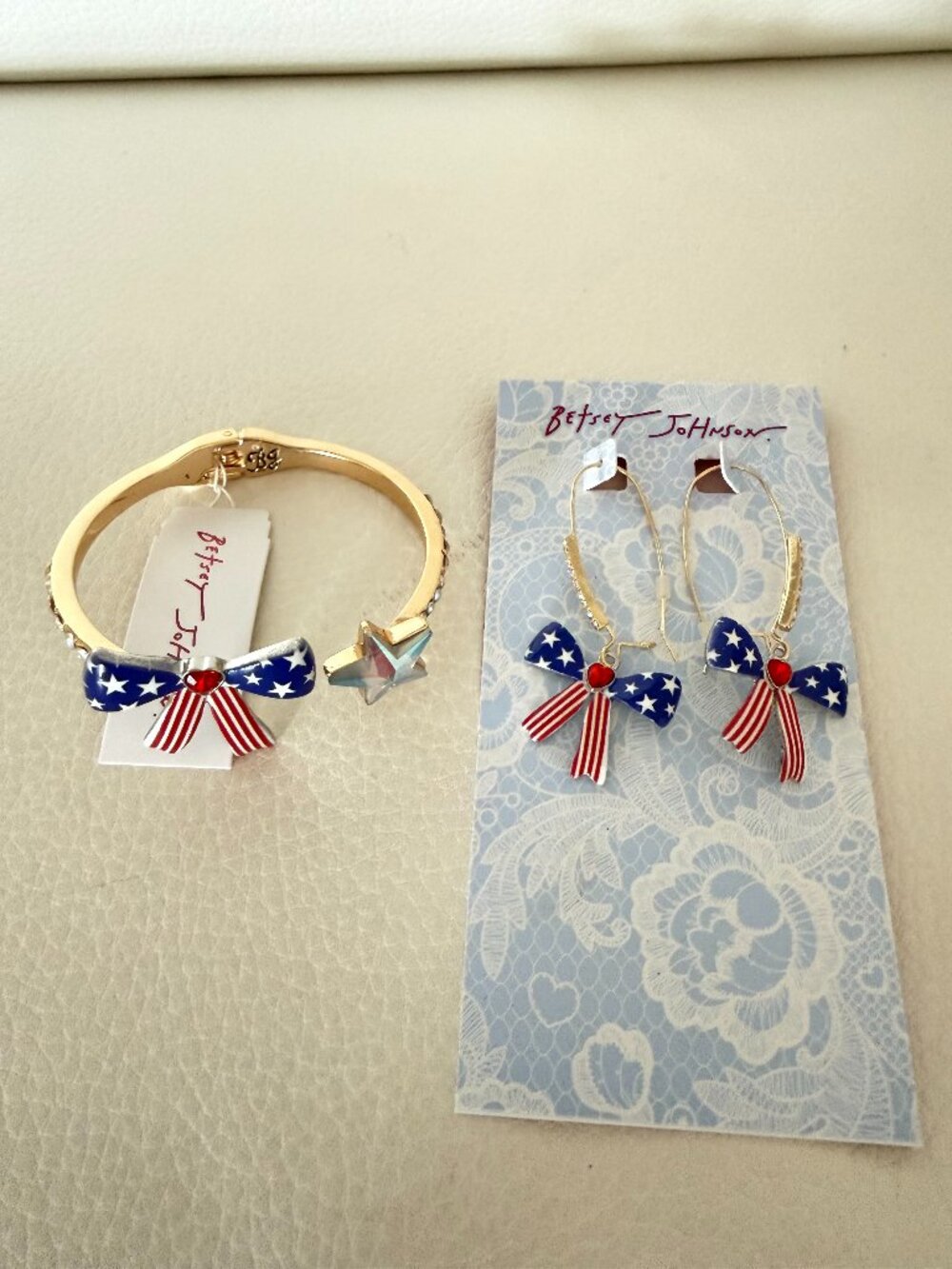 NWT BETSEY JOHNSON AMERICANA BOW HINGE BRACELET EARRINGS SET GOLD TONE